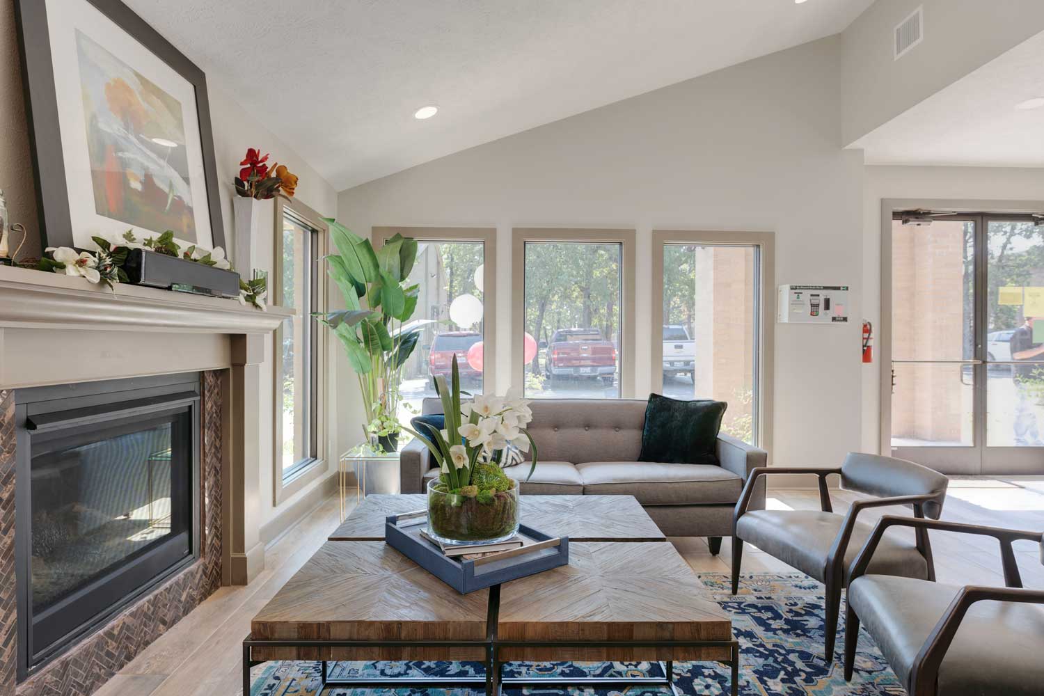 Villa West Apts