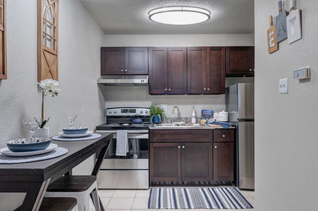 Villa West Apartments Bryan College Station, TX; near Texas A&M University; shuttle to campus; pet friendly one and two bedroom apartment homes