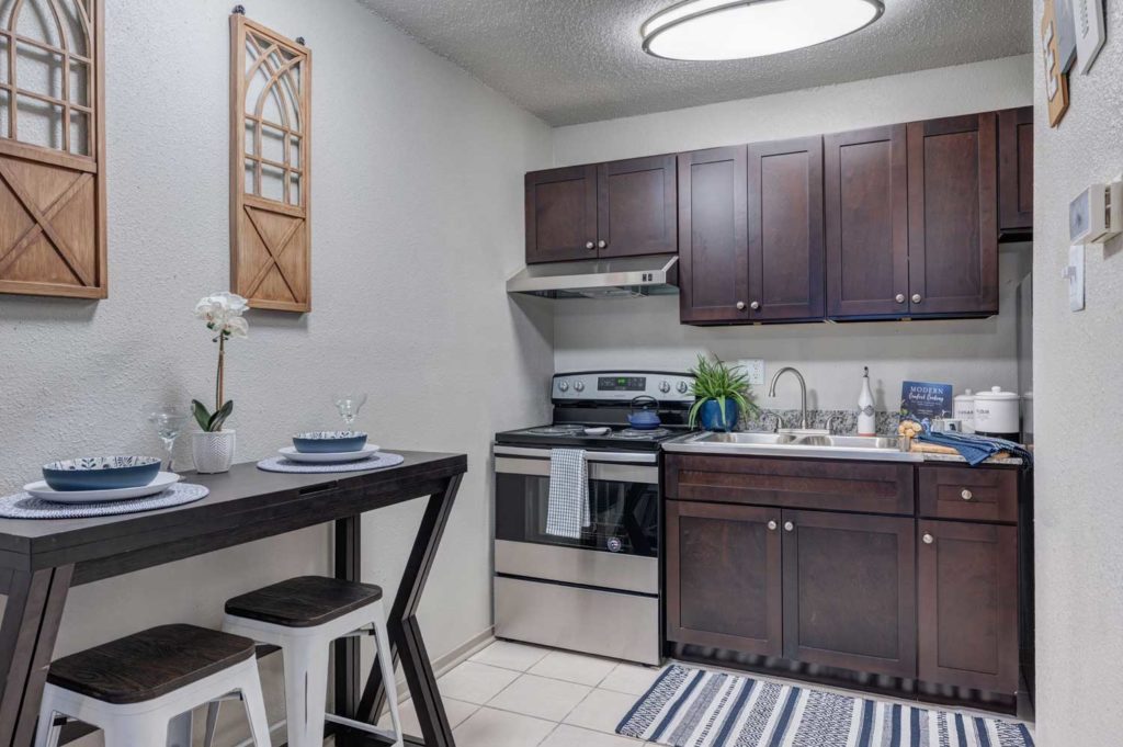 Villa West Apartments Bryan College Station, TX; near Texas A&M University; shuttle to campus; pet friendly one and two bedroom apartment homes