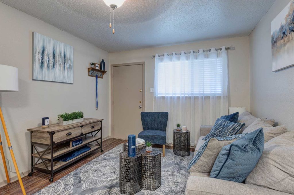 Villa West Apartments Bryan College Station, TX; near Texas A&M University; shuttle to campus; pet friendly one and two bedroom apartment homes